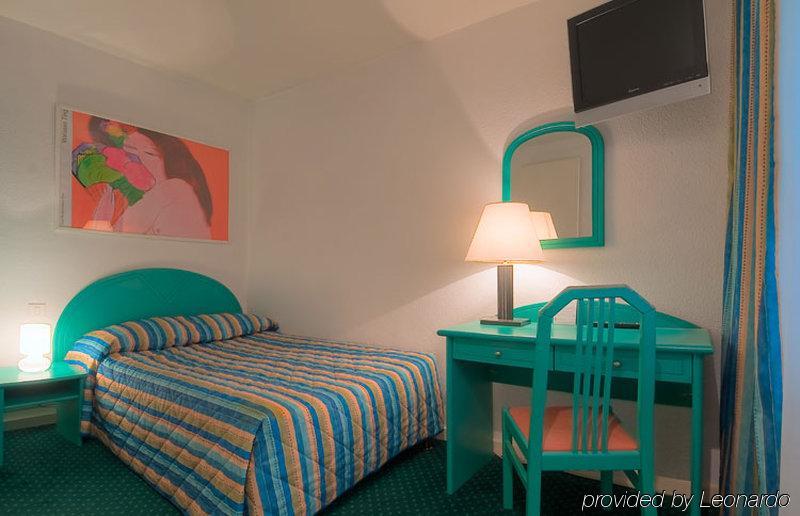 Hotel Croix De Malte París Habitación foto